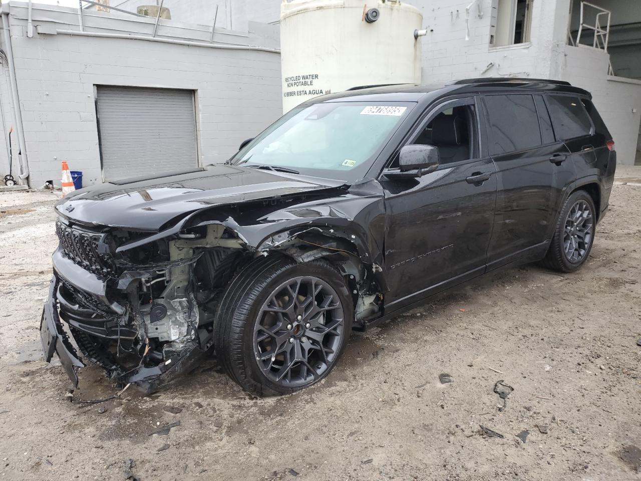 Photo of the 2023 JEEP GRAND CHEROKEE L SUMMIT