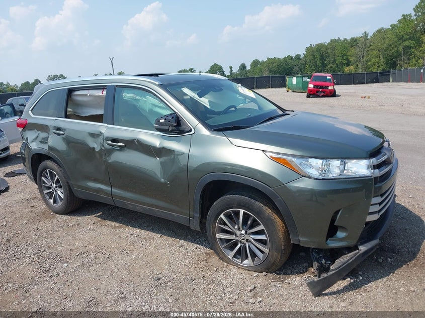 Photo of the 2019 TOYOTA HIGHLANDER XLE