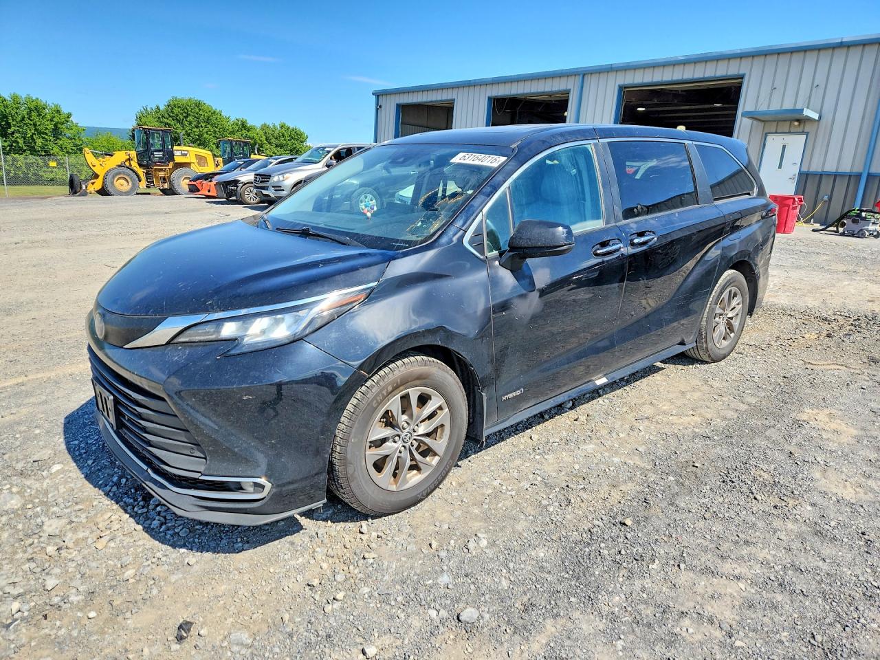 Photo of the 2021 TOYOTA SIENNA XLE