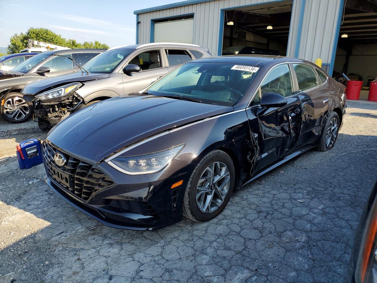 Photo of the 2023 HYUNDAI SONATA SEL