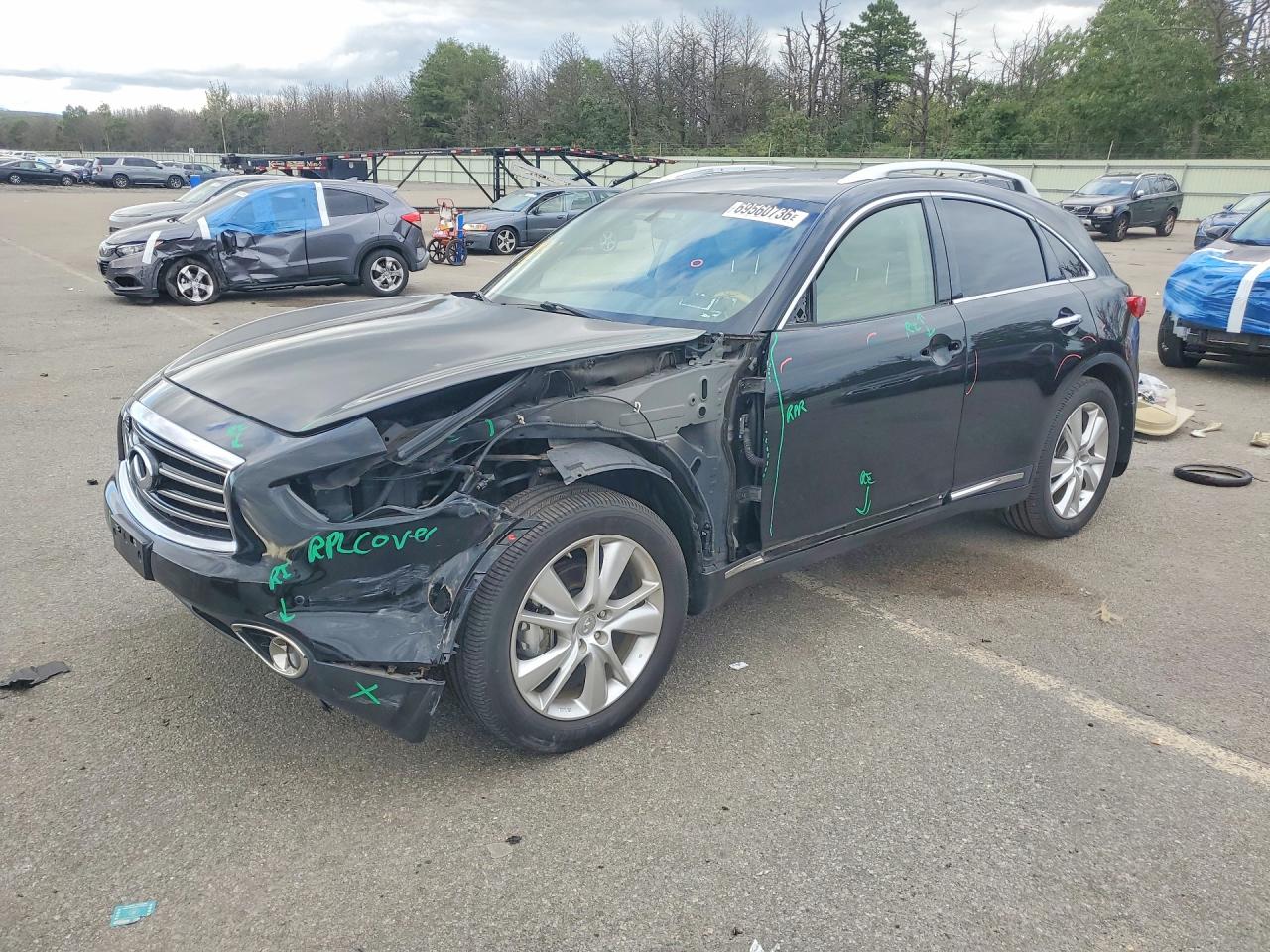 Photo of the 2013 INFINITI FX37 BASE