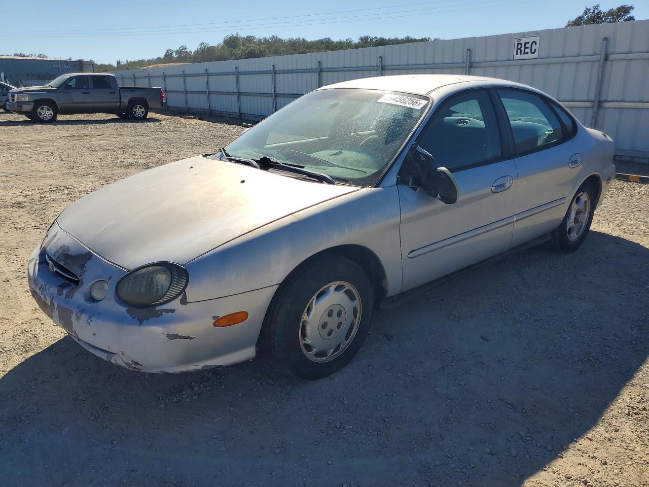 Photo of the 1999 FORD TAURUS SE