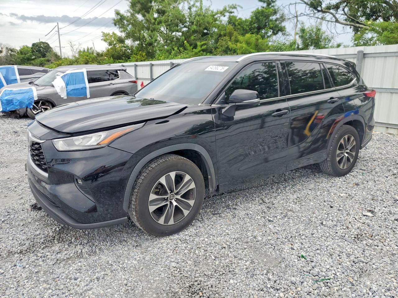 Photo of the 2020 TOYOTA HIGHLANDER XLE
