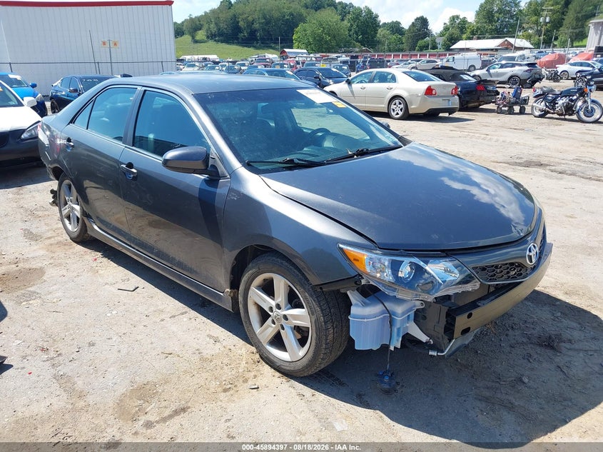 Photo of the 2012 TOYOTA CAMRY SE
