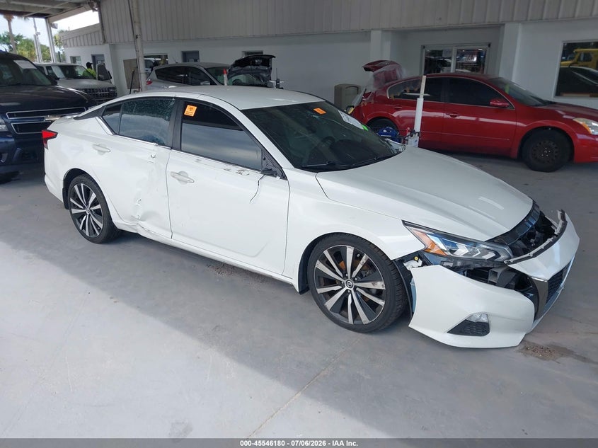 Photo of the 2022 NISSAN ALTIMA SR FWD