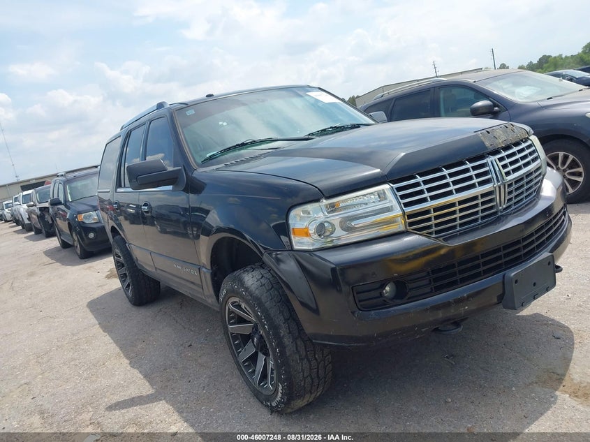 Photo of the 2013 LINCOLN NAVIGATOR