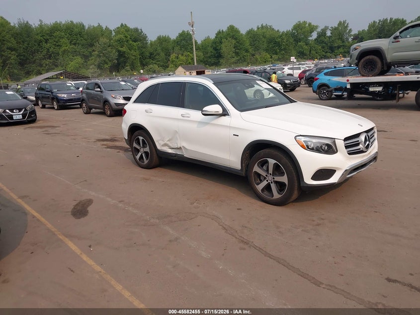 Photo of the 2016 MERCEDES-BENZ GLC 300 4MATIC