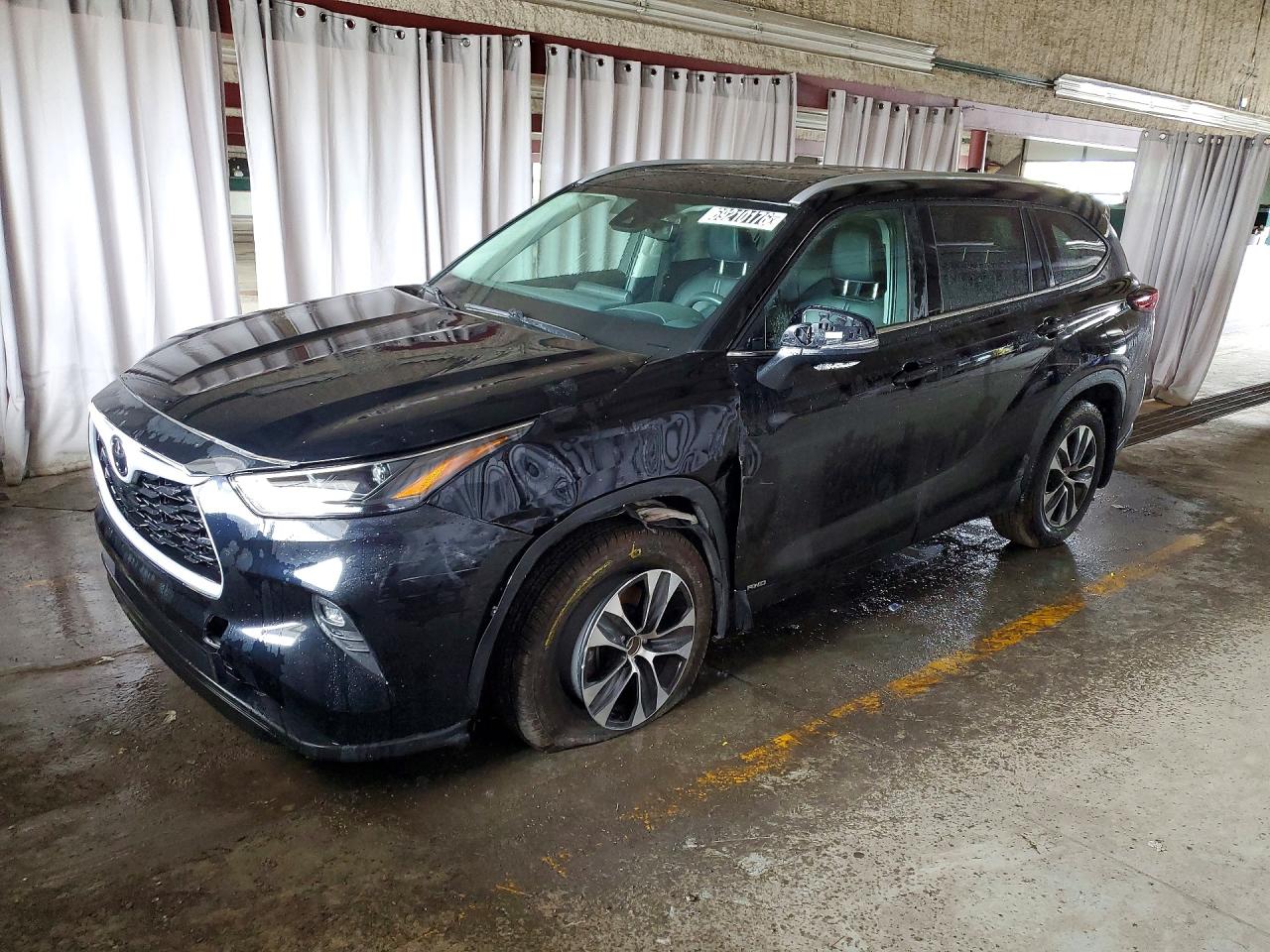Photo of the 2026 TOYOTA HIGHLANDER HYBRID XLE