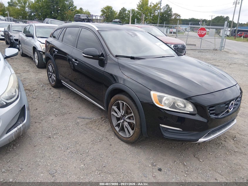 Photo of the 2016 VOLVO V60 CROSS COUNTRY T5