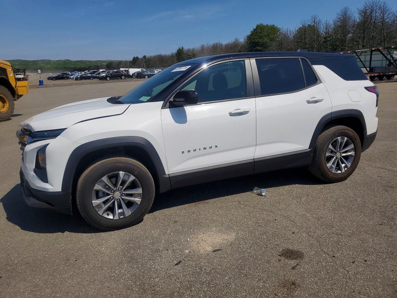 Photo of the 2026 CHEVROLET EQUINOX LT