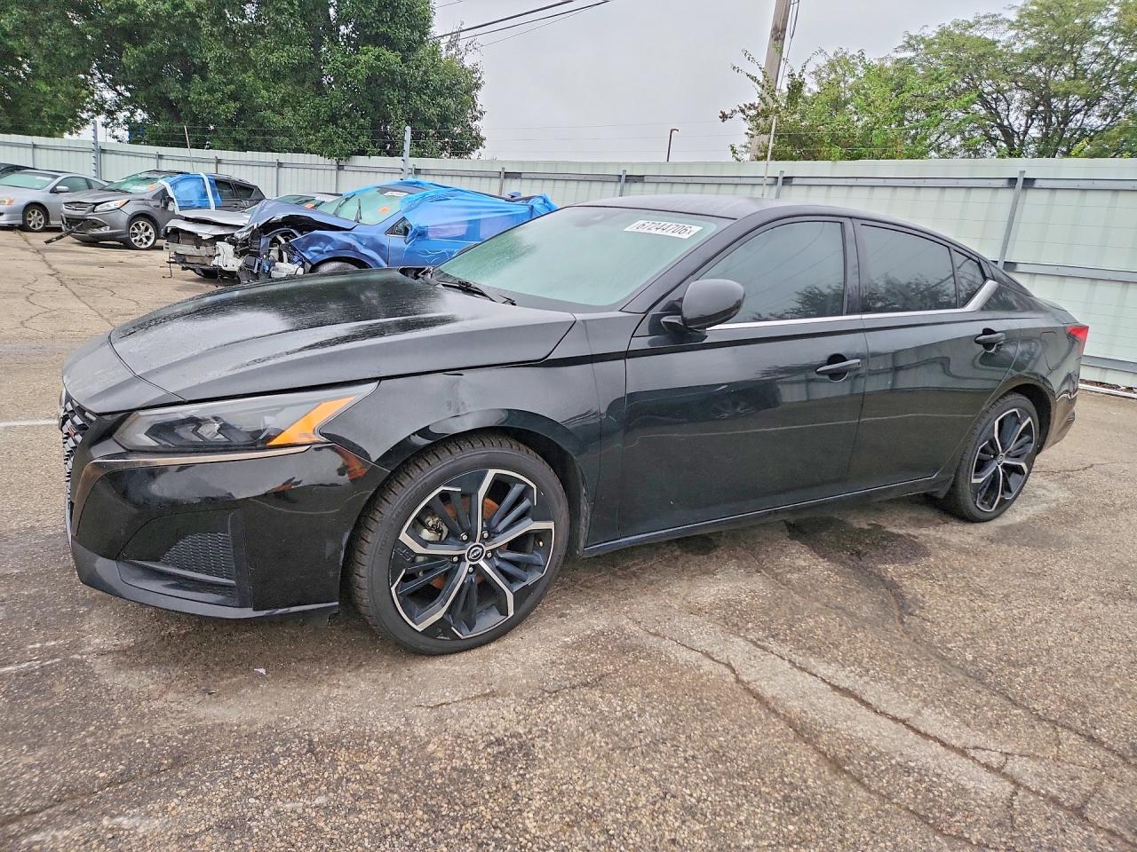 Photo of the 2024 NISSAN ALTIMA SR