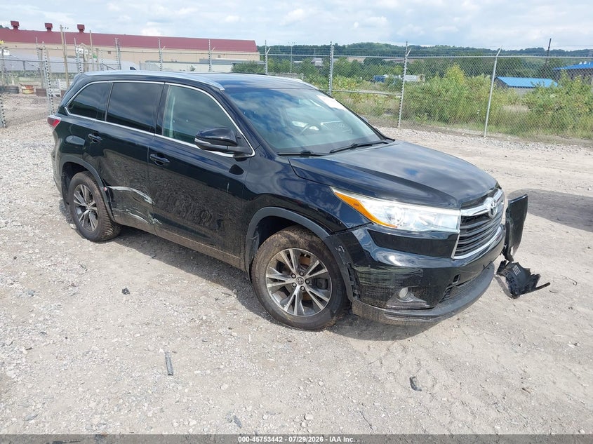Photo of the 2016 TOYOTA HIGHLANDER XLE V6