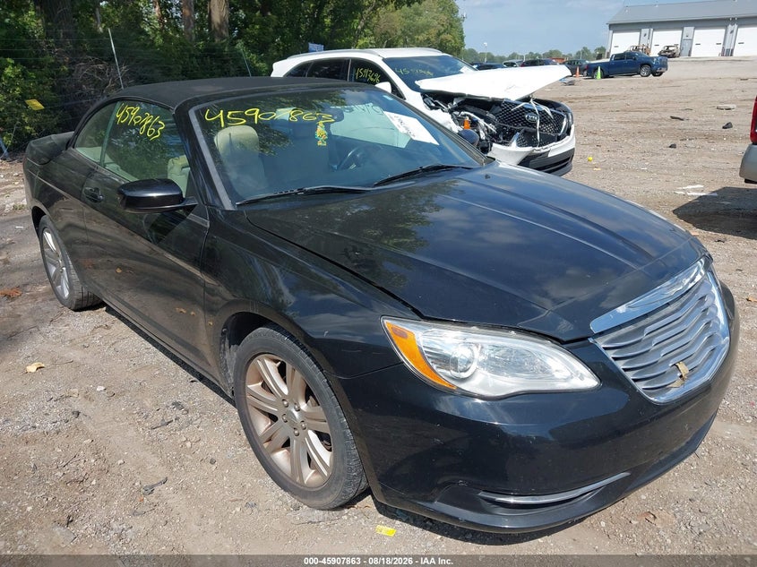 Photo of the 2013 CHRYSLER 200 TOURING