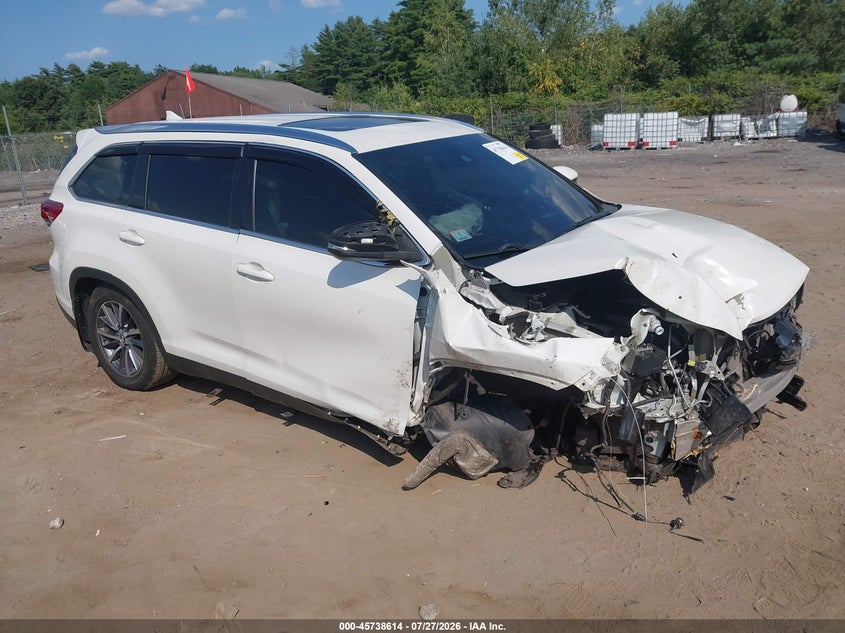 Photo of the 2019 TOYOTA HIGHLANDER XLE