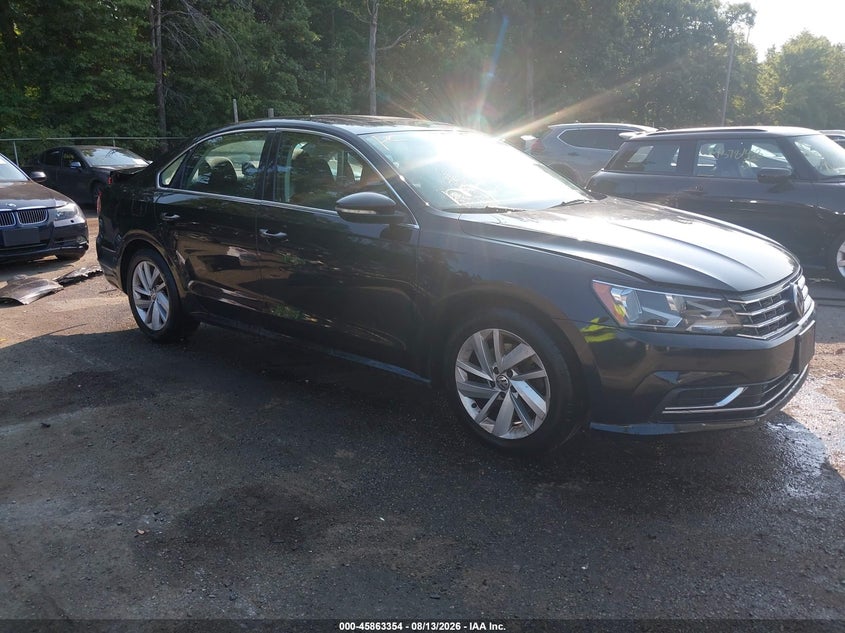 Photo of the 2018 VOLKSWAGEN PASSAT 2.0T SE