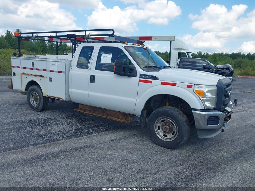 Photo of the 2016 FORD F-350 XL