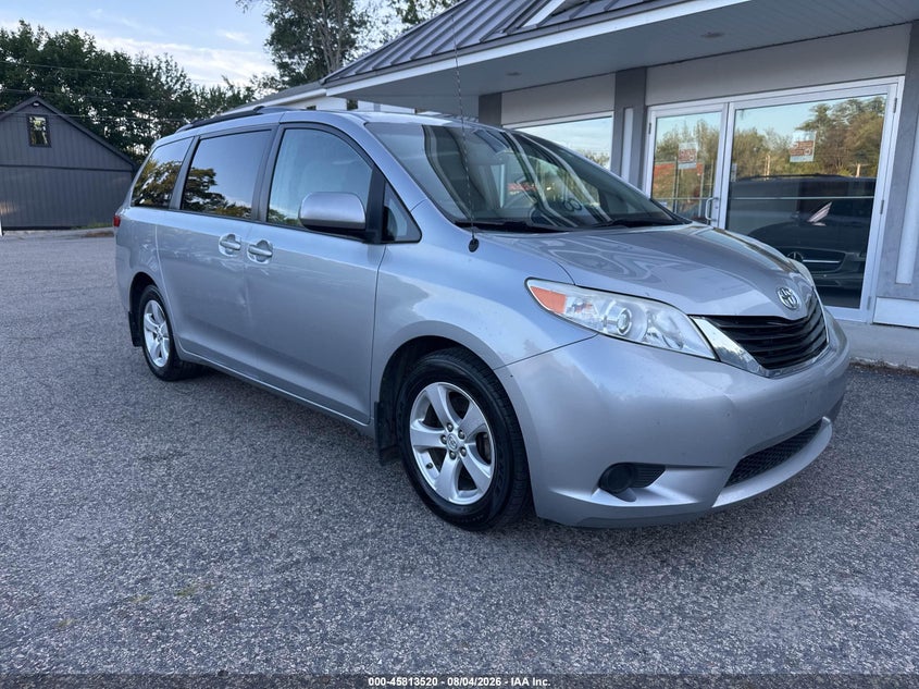 Photo of the 2014 TOYOTA SIENNA LE V6 8 PASSENGER