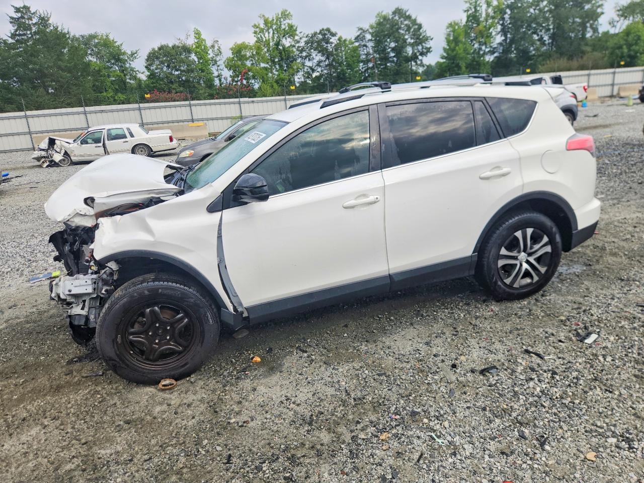 Photo of the 2018 TOYOTA RAV4 LE