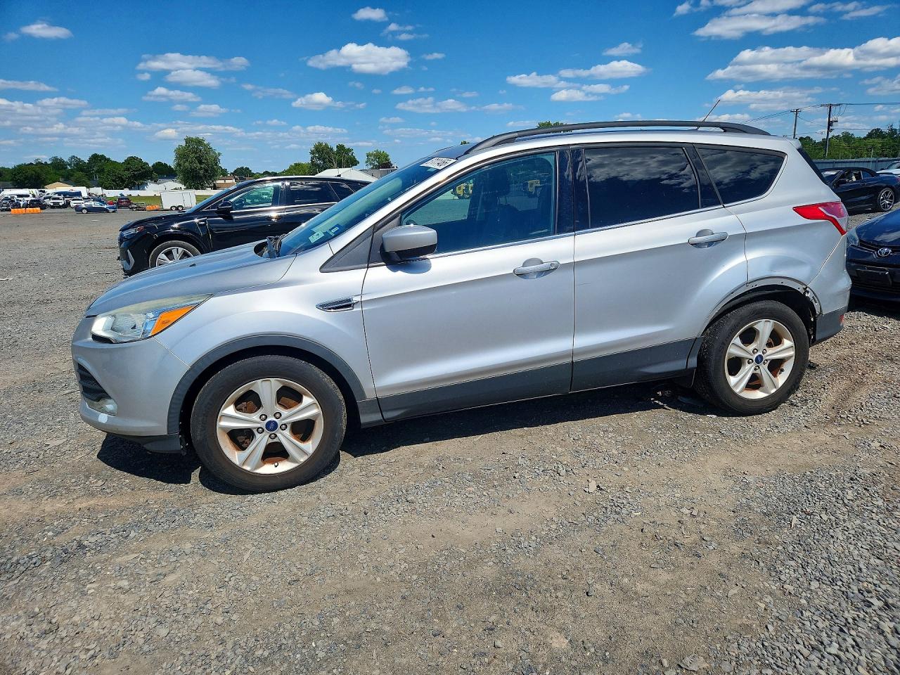 Photo of the 2015 FORD ESCAPE SE