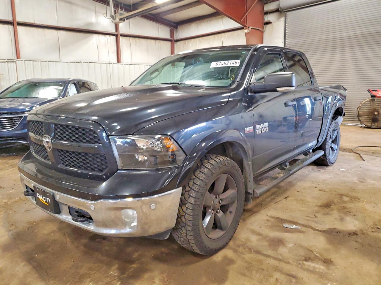 Photo of the 2016 RAM 1500 SLT