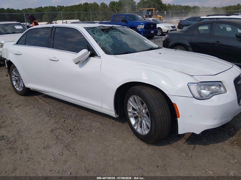 Photo of the 2021 CHRYSLER 300 TOURING L