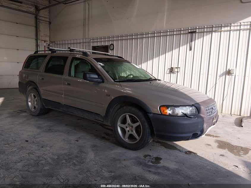 Photo of the 2002 VOLVO V70
