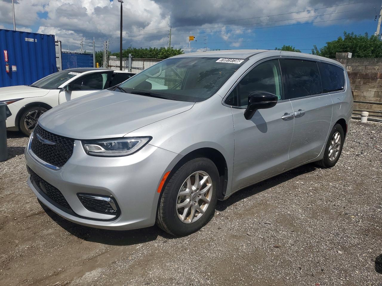 Photo of the 2024 CHRYSLER PACIFICA TOURING L