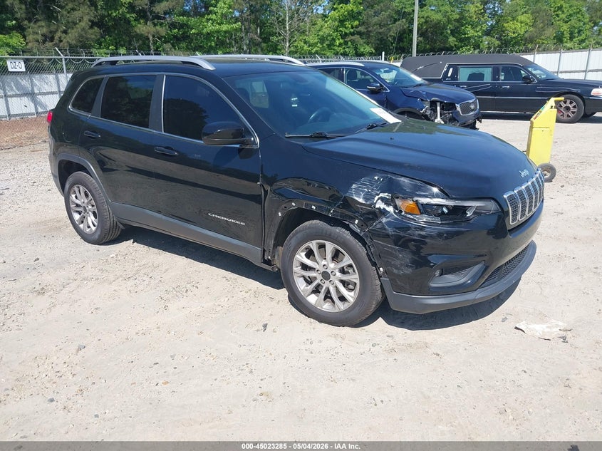 Photo of the 2019 JEEP CHEROKEE LATITUDE FWD