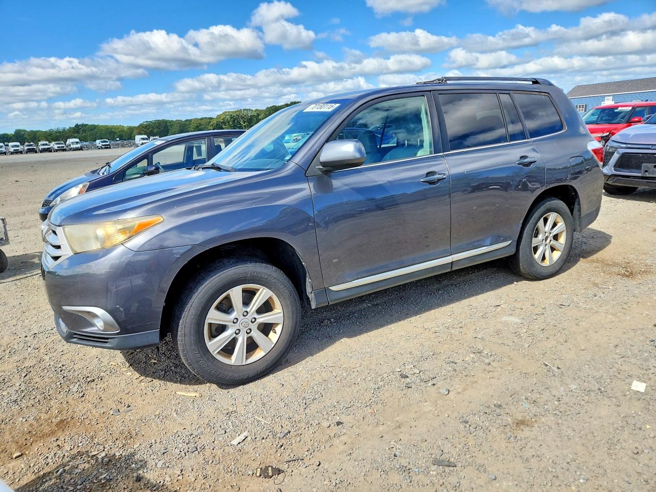 Photo of the 2011 TOYOTA HIGHLANDER SE