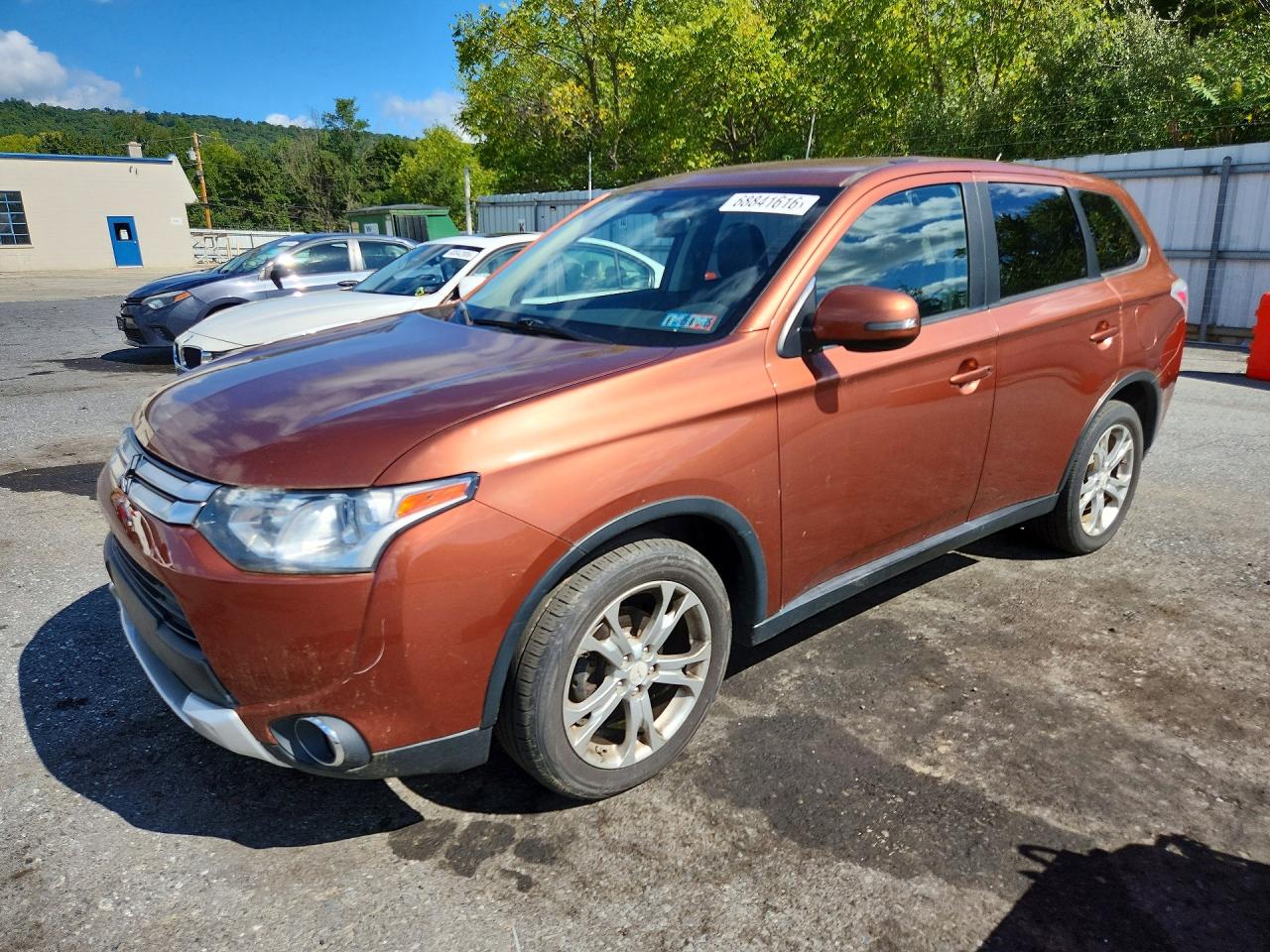 Photo of the 2015 MITSUBISHI OUTLANDER SE