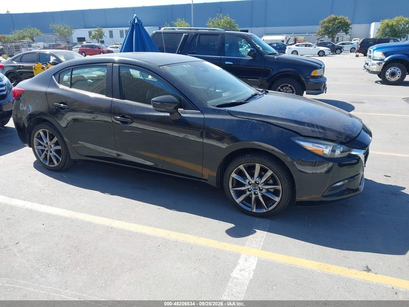Photo of the 2018 MAZDA MAZDA3 TOURING
