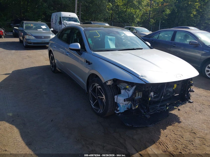 Photo of the 2024 HYUNDAI SONATA SEL