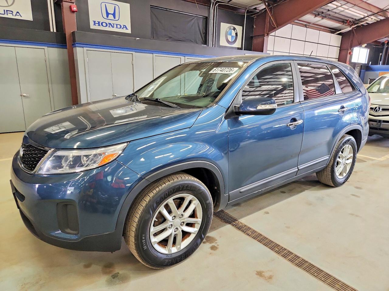 Photo of the 2014 KIA SORENTO LX