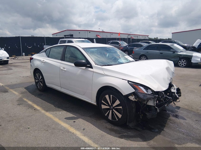 Photo of the 2019 NISSAN ALTIMA 2.5 SR