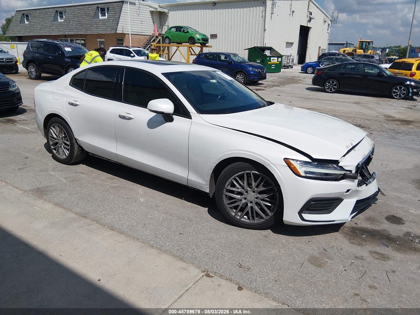 Photo of the 2020 VOLVO S60 T5 MOMENTUM