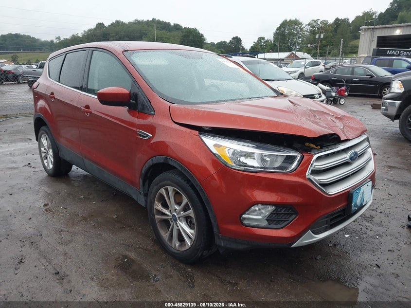 Photo of the 2019 FORD ESCAPE SE