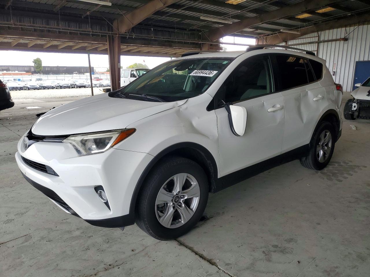 Photo of the 2018 TOYOTA RAV4 XLE