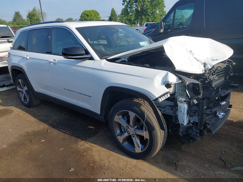 Photo of the 2024 JEEP GRAND CHEROKEE 4XE