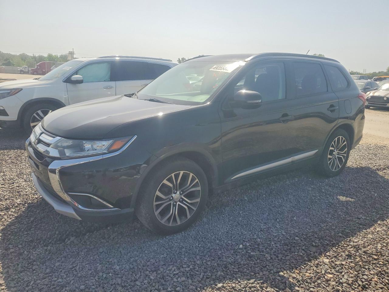 Photo of the 2016 MITSUBISHI OUTLANDER SE