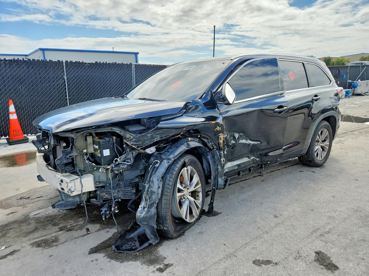 Photo of the 2015 TOYOTA HIGHLANDER XLE