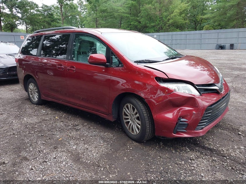 Photo of the 2020 TOYOTA SIENNA LE