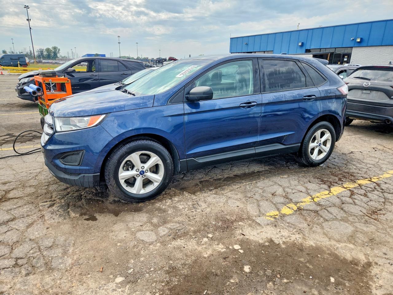 Photo of the 2017 FORD EDGE SE