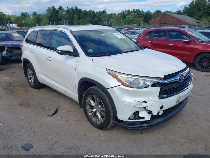 Photo of the 2015 TOYOTA HIGHLANDER XLE V6