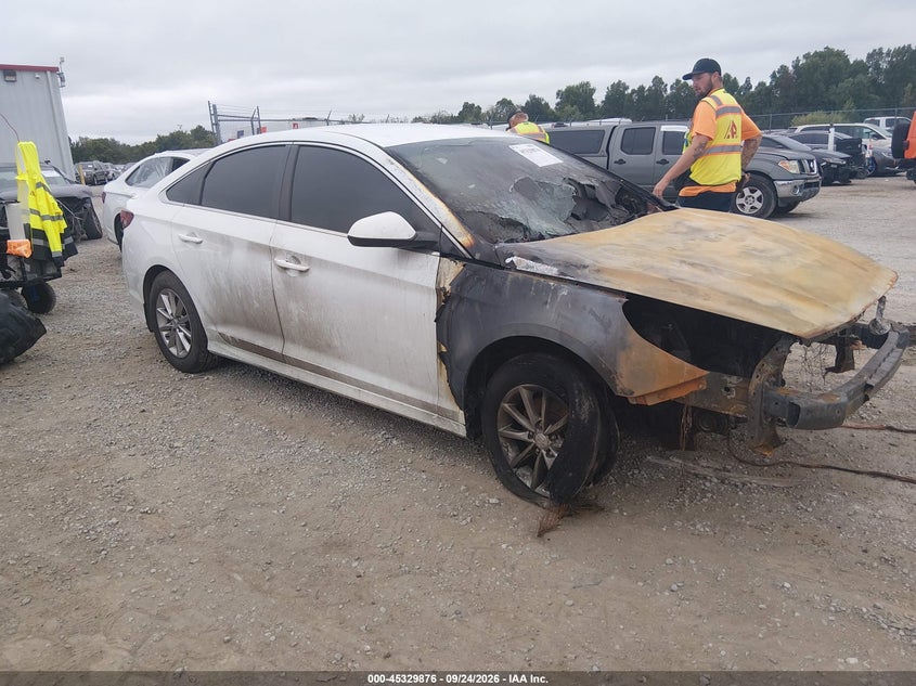 Photo of the 2019 HYUNDAI SONATA SE