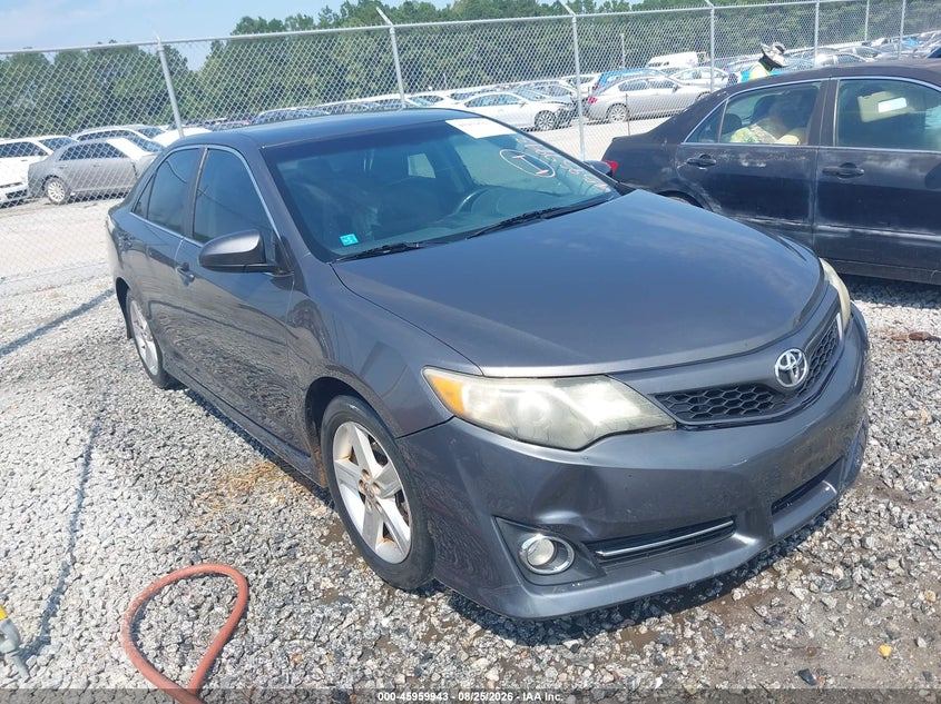 Photo of the 2013 TOYOTA CAMRY SE