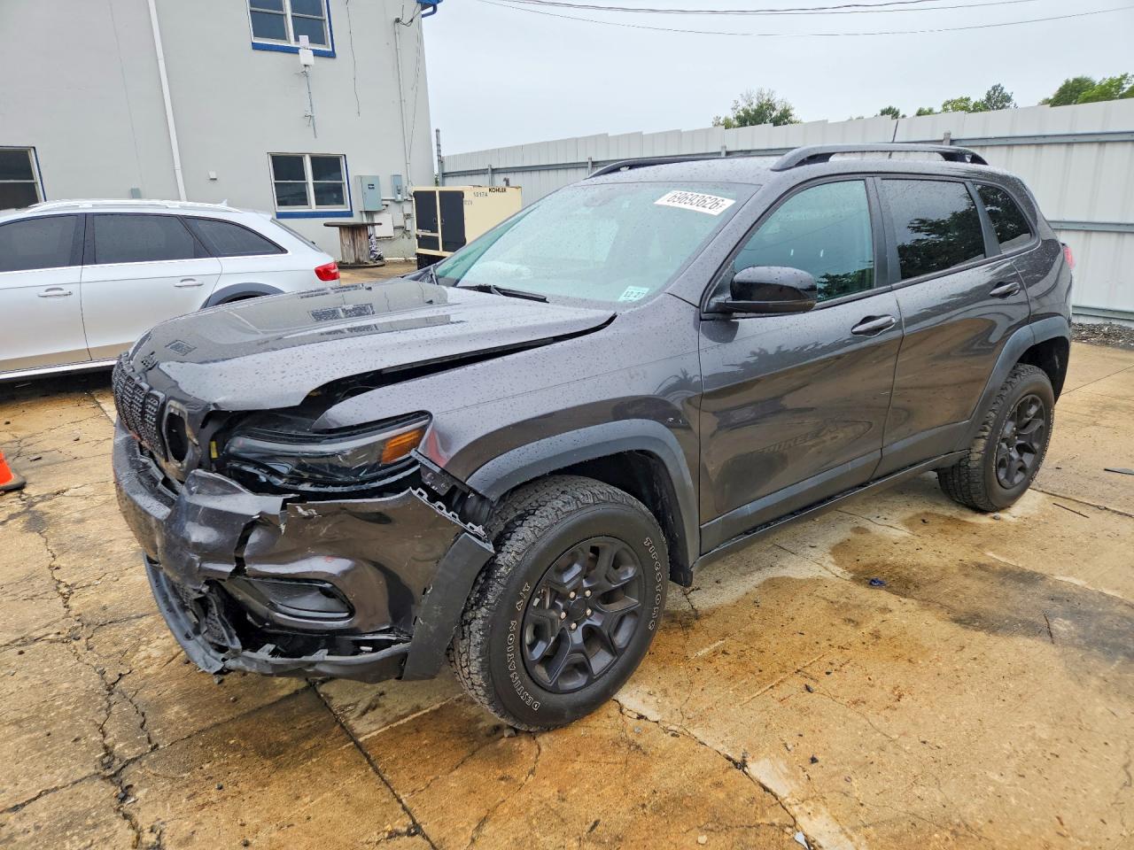 Photo of the 2022 JEEP CHEROKEE LATITUDE