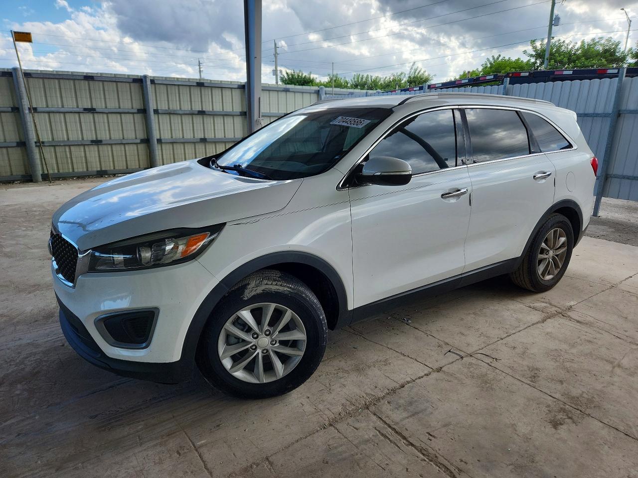 Photo of the 2016 KIA SORENTO LX