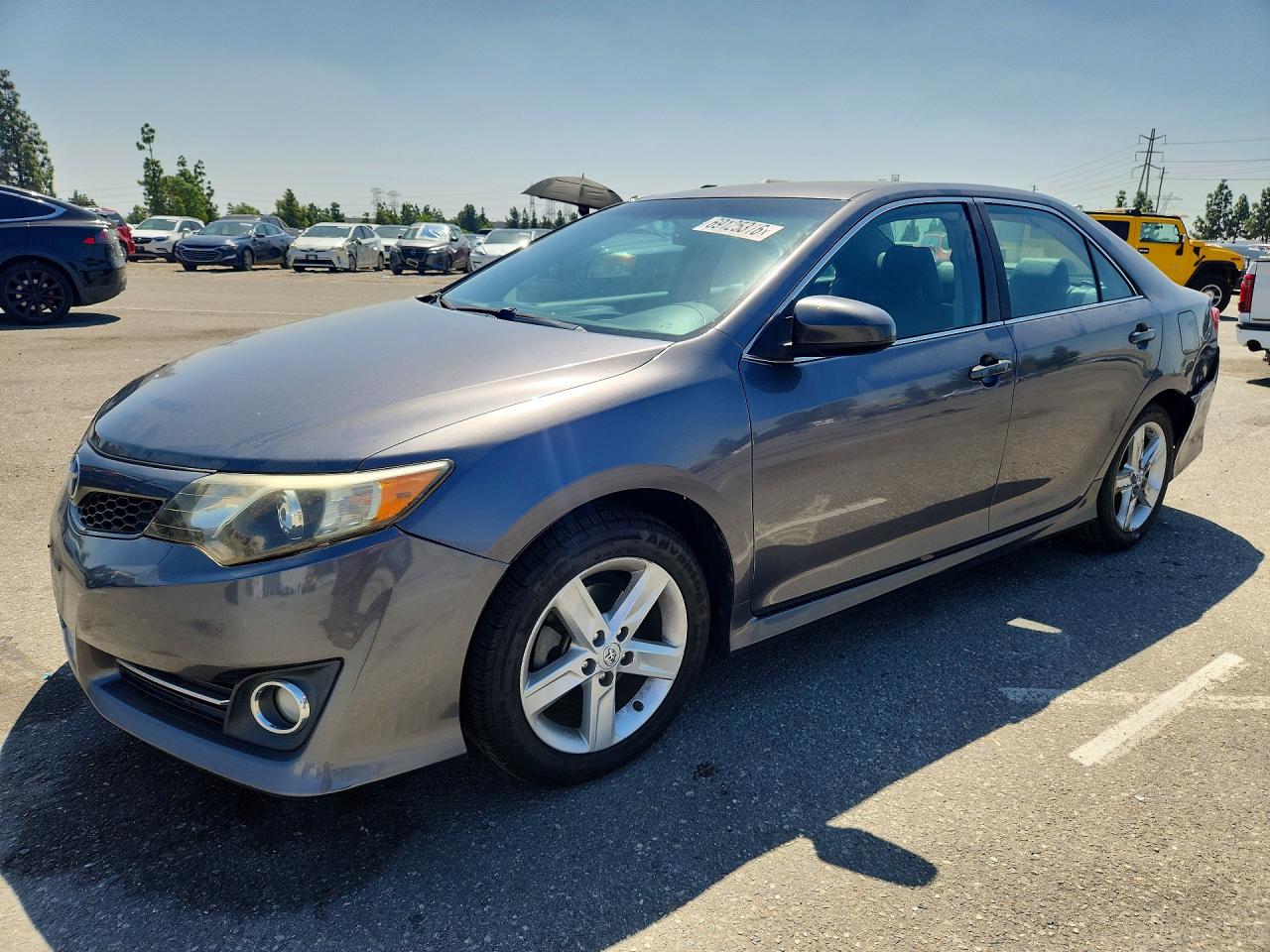 Photo of the 2014 TOYOTA CAMRY SE