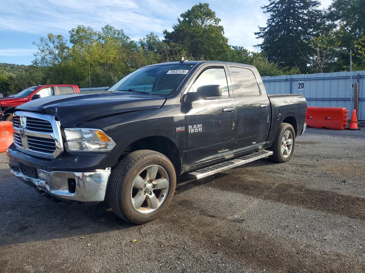 Photo of the 2016 RAM 1500 SLT