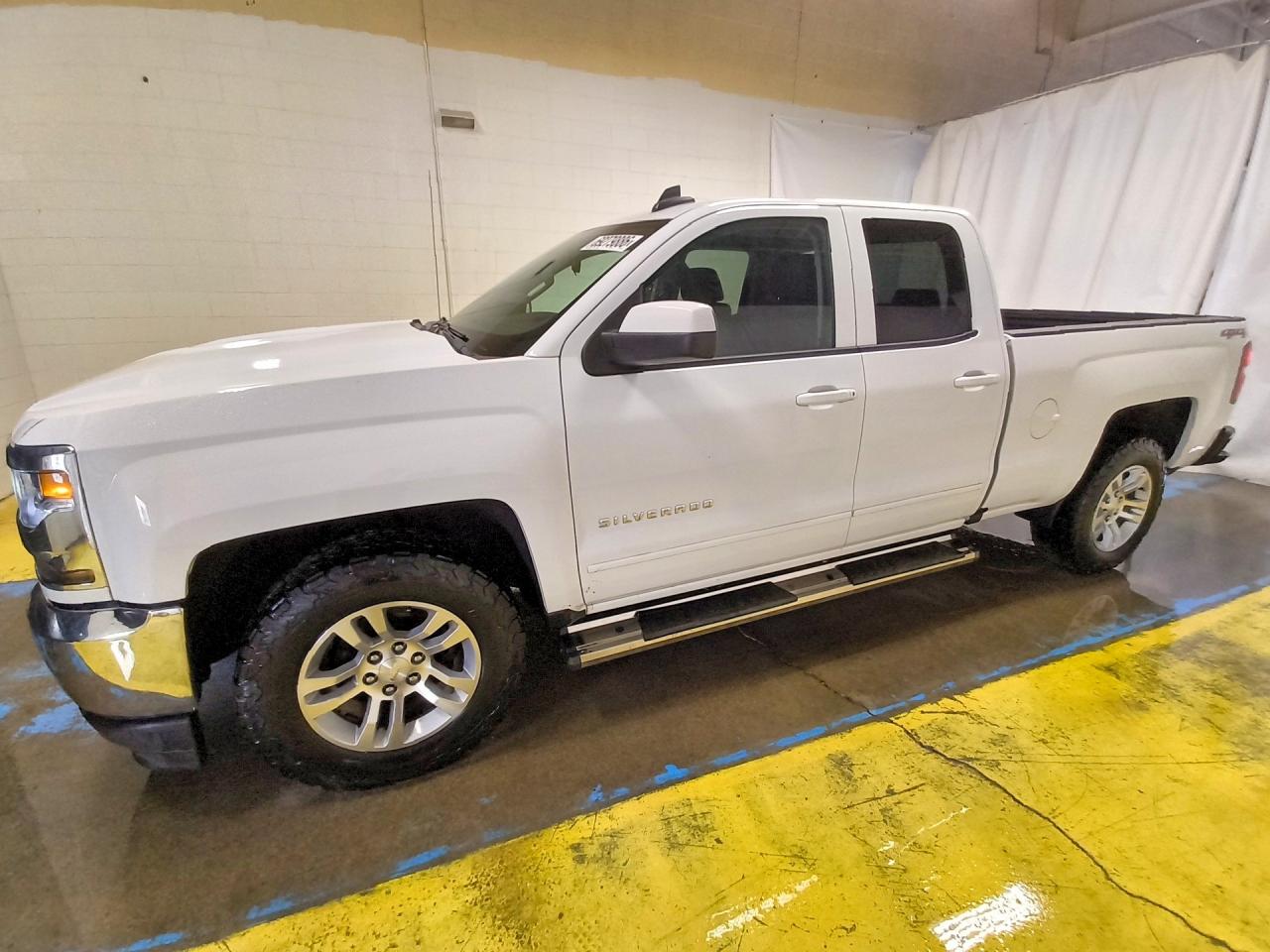 Photo of the 2017 CHEVROLET SILVERADO K1500 LT